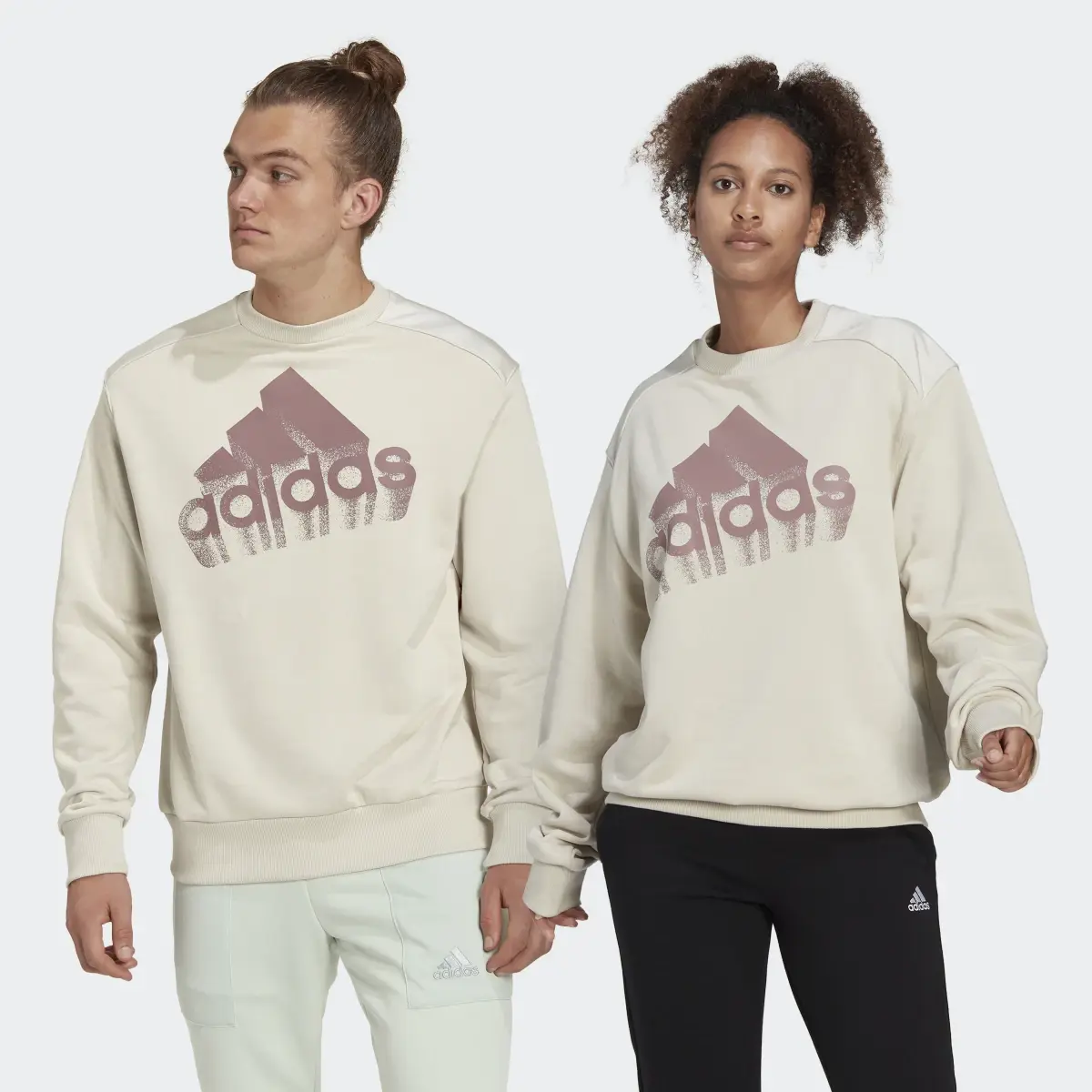 Adidas Essentials Brand Love French Terry Sweatshirt (uniseks). 1