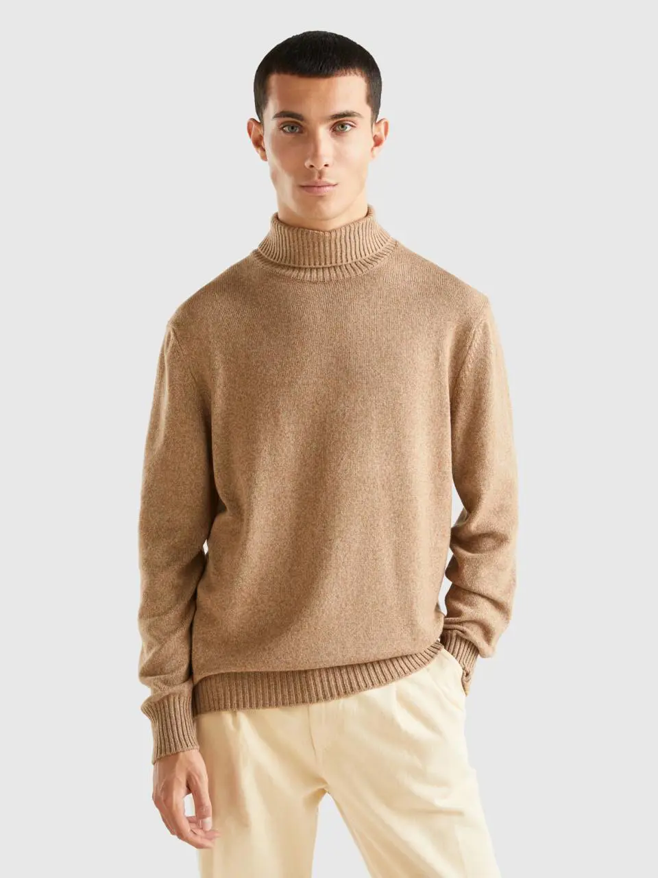 Benetton turtleneck sweater in cashmere and wool blend. 1