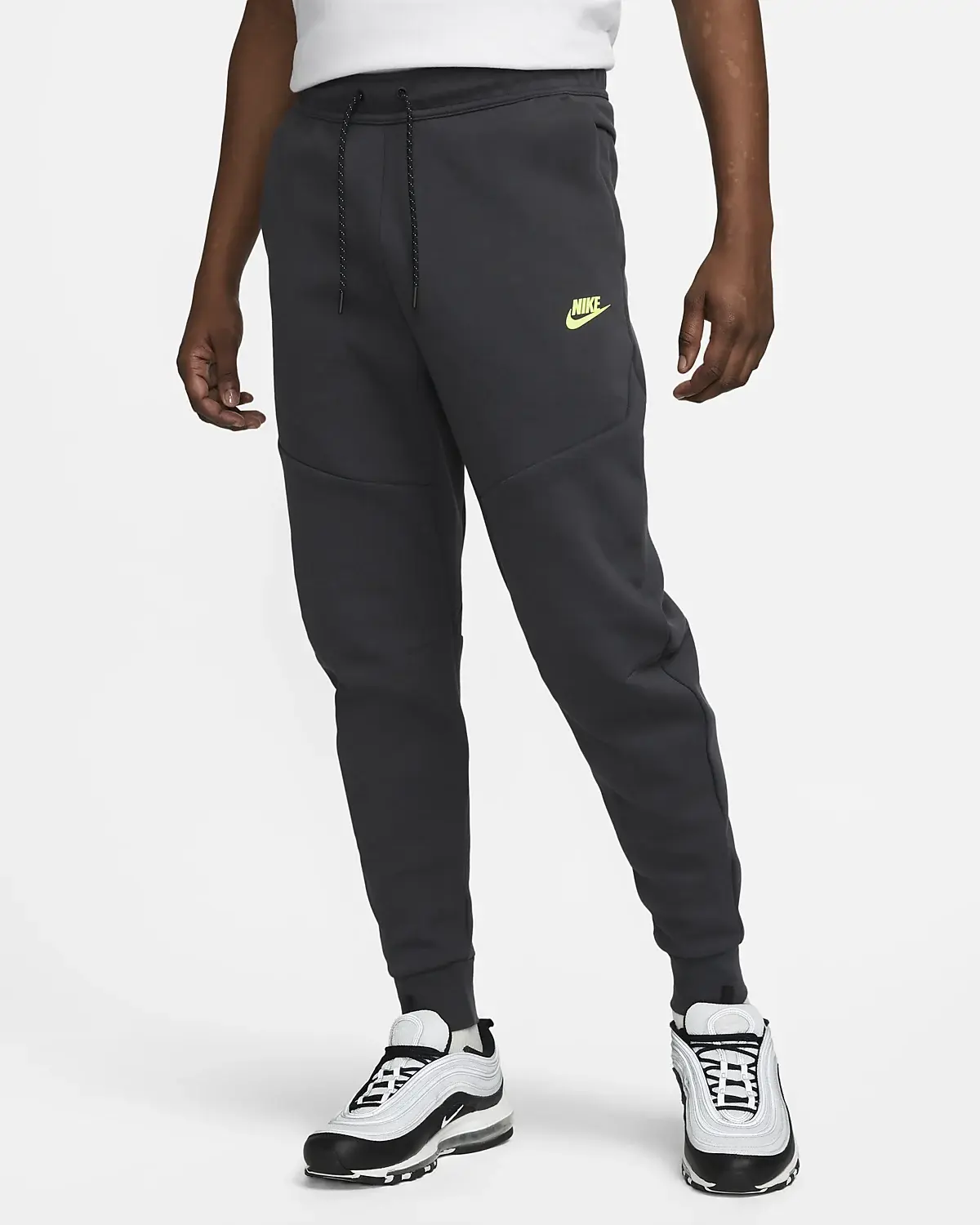 Nike Sportswear Tech Fleece. 1