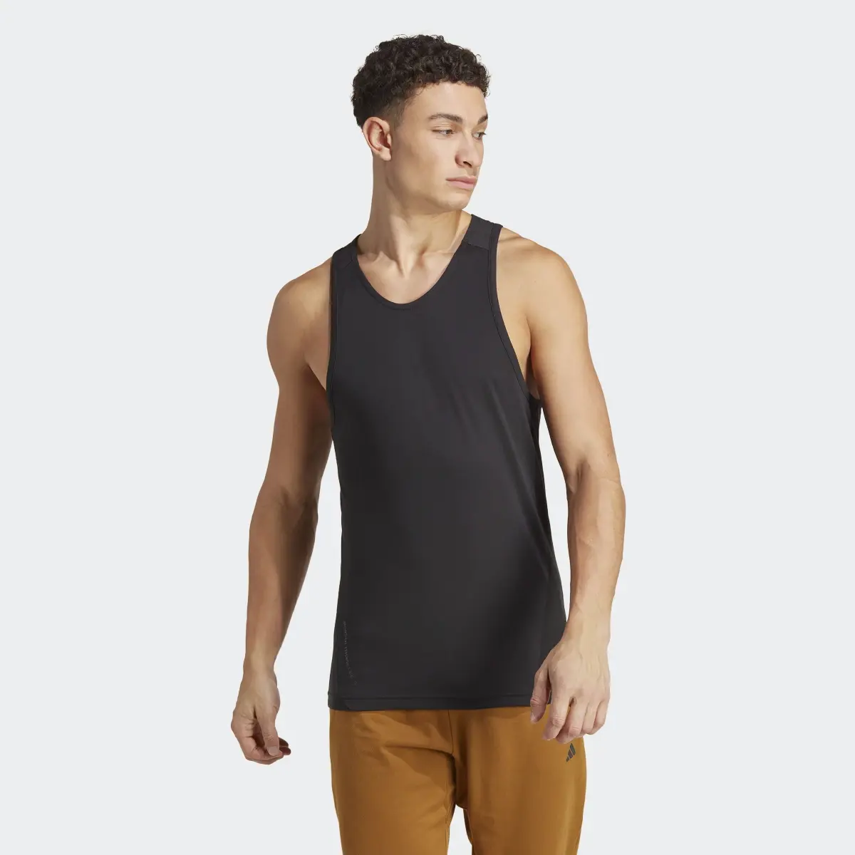 Adidas Playera sin Mangas de Entrenamiento Yoga Base. 2