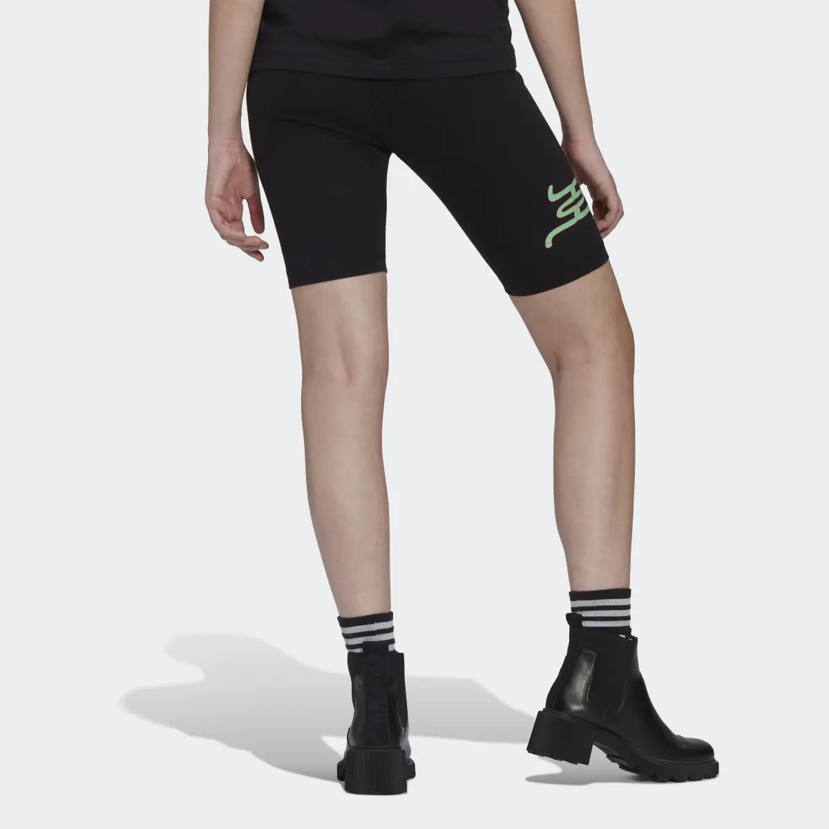 Adidas Shorts Biker. 2