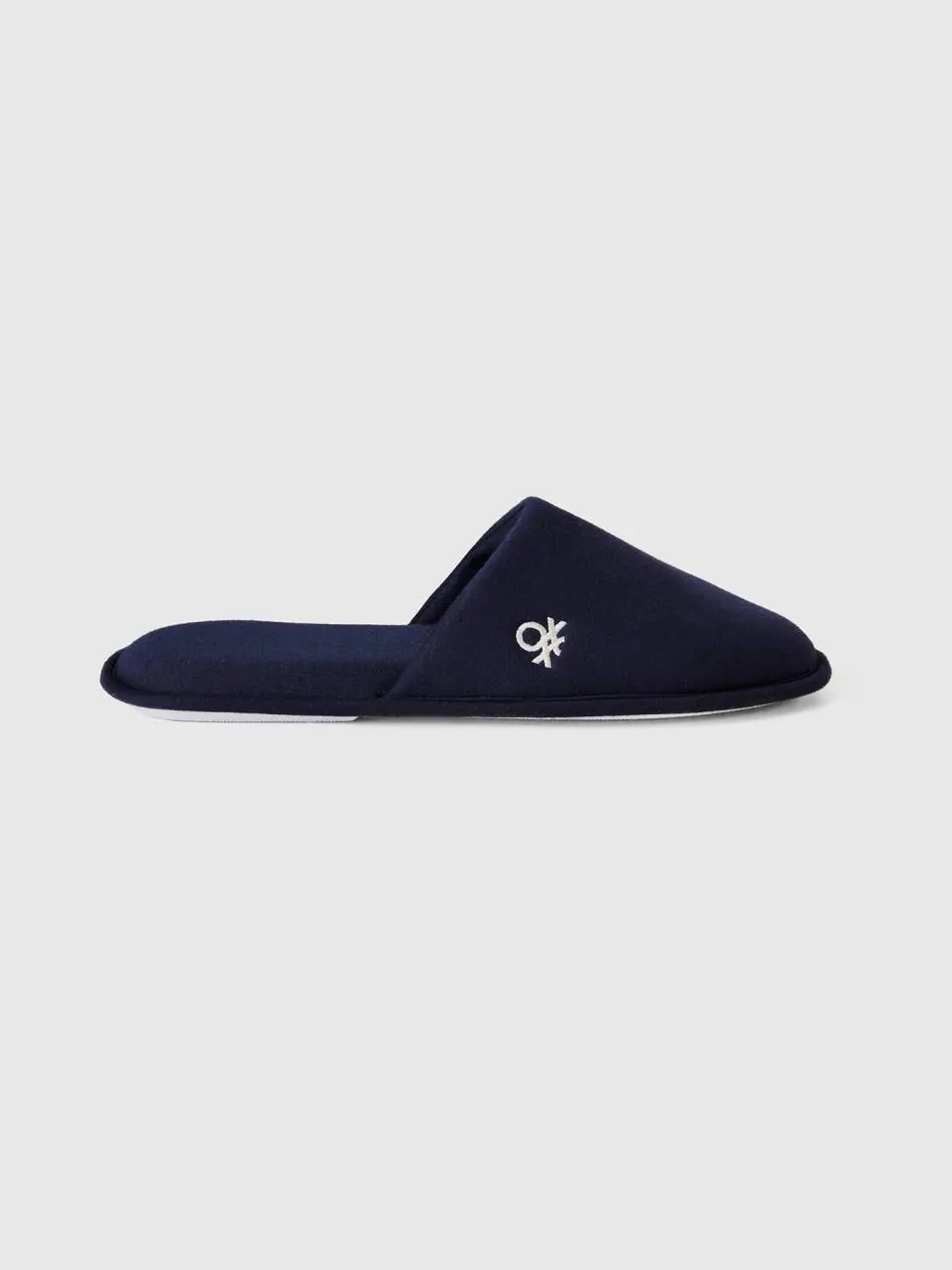 Benetton slippers with logo embroidery. 1