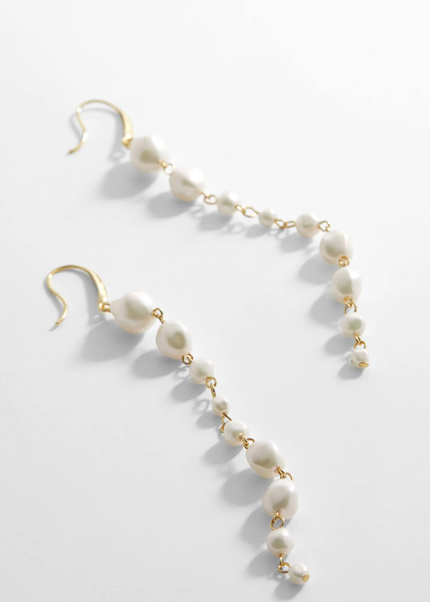 Mango Pearl thread earrings. 1