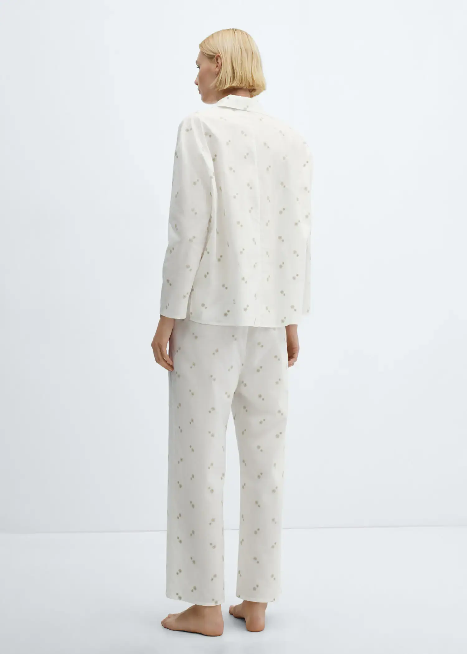 Mango Koszula piżamowa z bawełny z kwiatowym haftem. 3