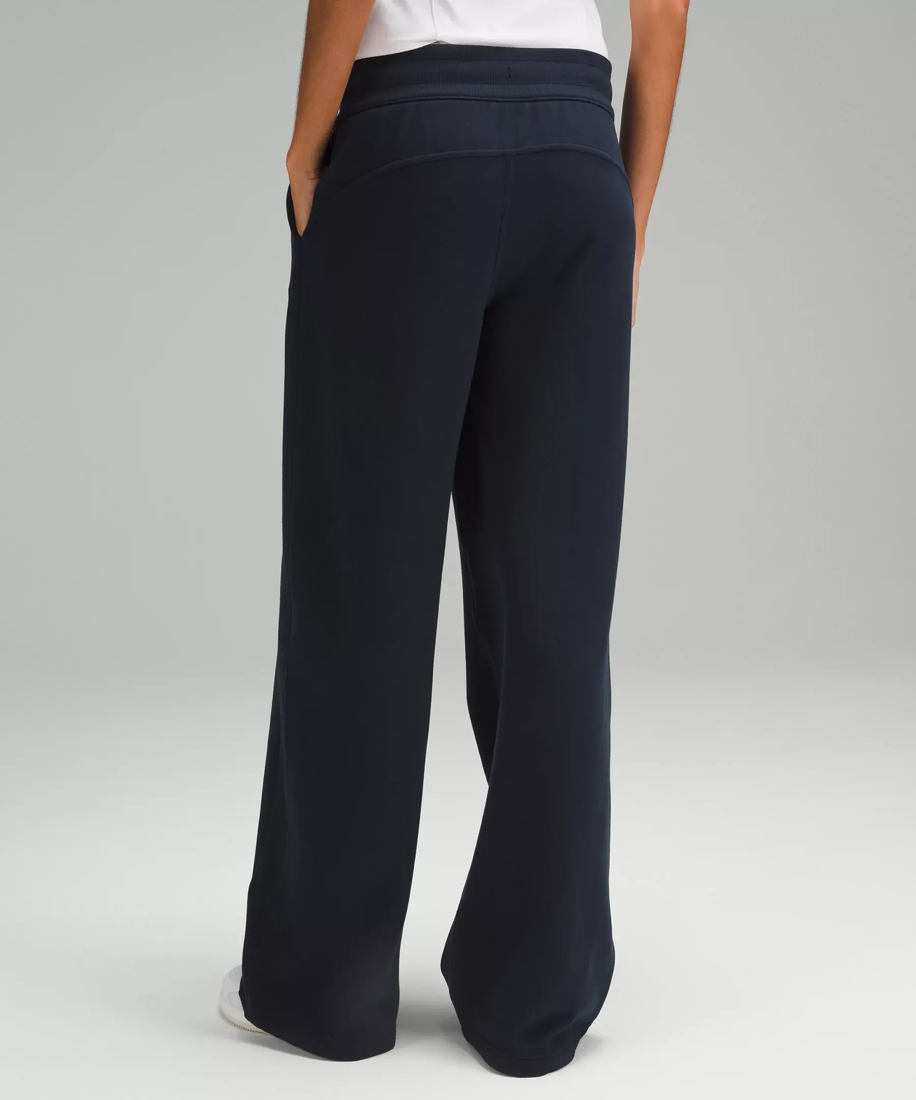 Lululemon Scuba Mid-Rise Wide-Leg Pant *Full Length. 3