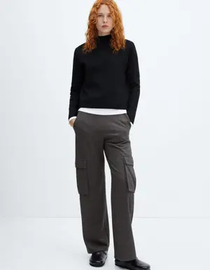 Knitted trousers with cargo pockets