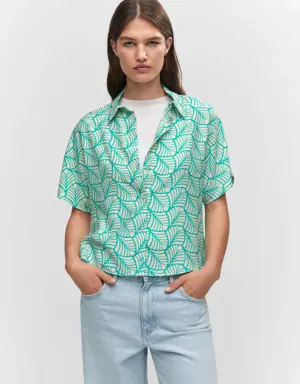 Buttoned printed shirt