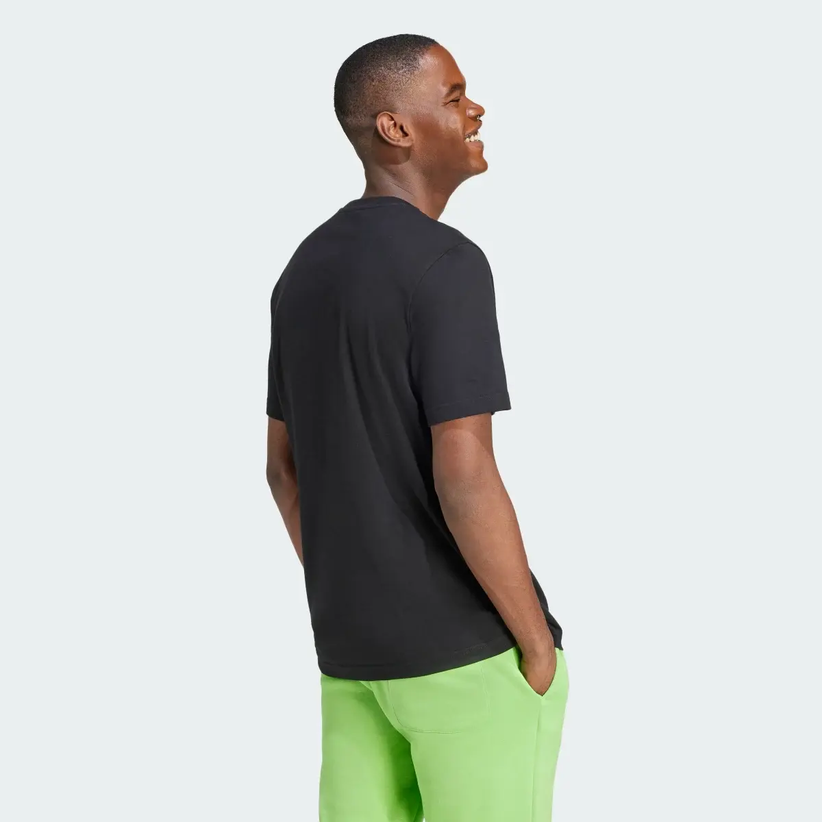Adidas Neon Ultraboost Graphic Tişört. 3
