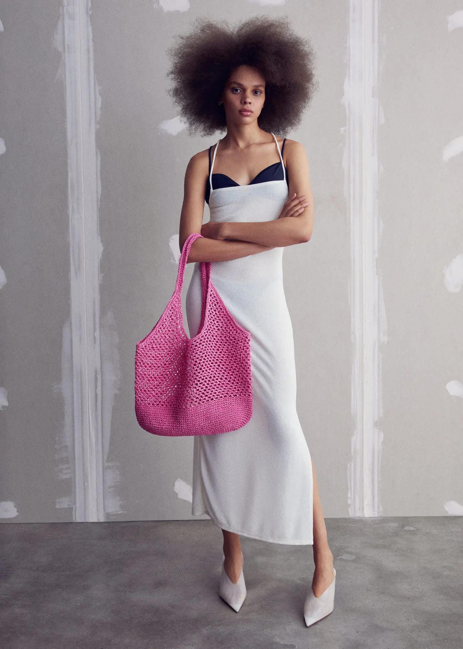 Mango Natural fibre sack bag. a woman in a white dress holding a pink bag. 