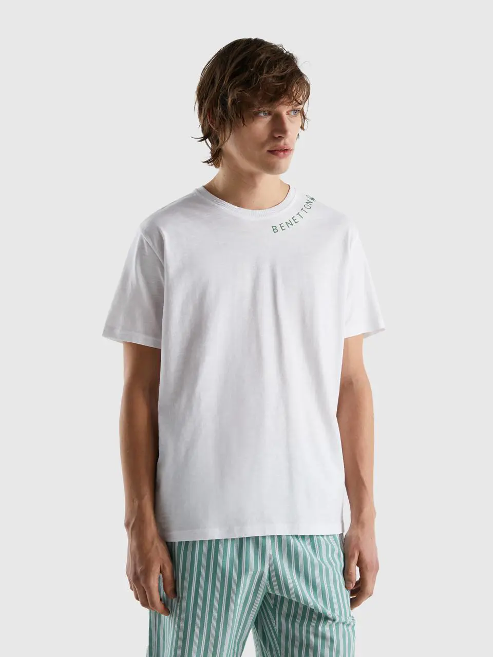 Benetton shirt with print on the crew neck. 1