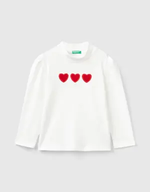 t-shirt with velvet heart patch