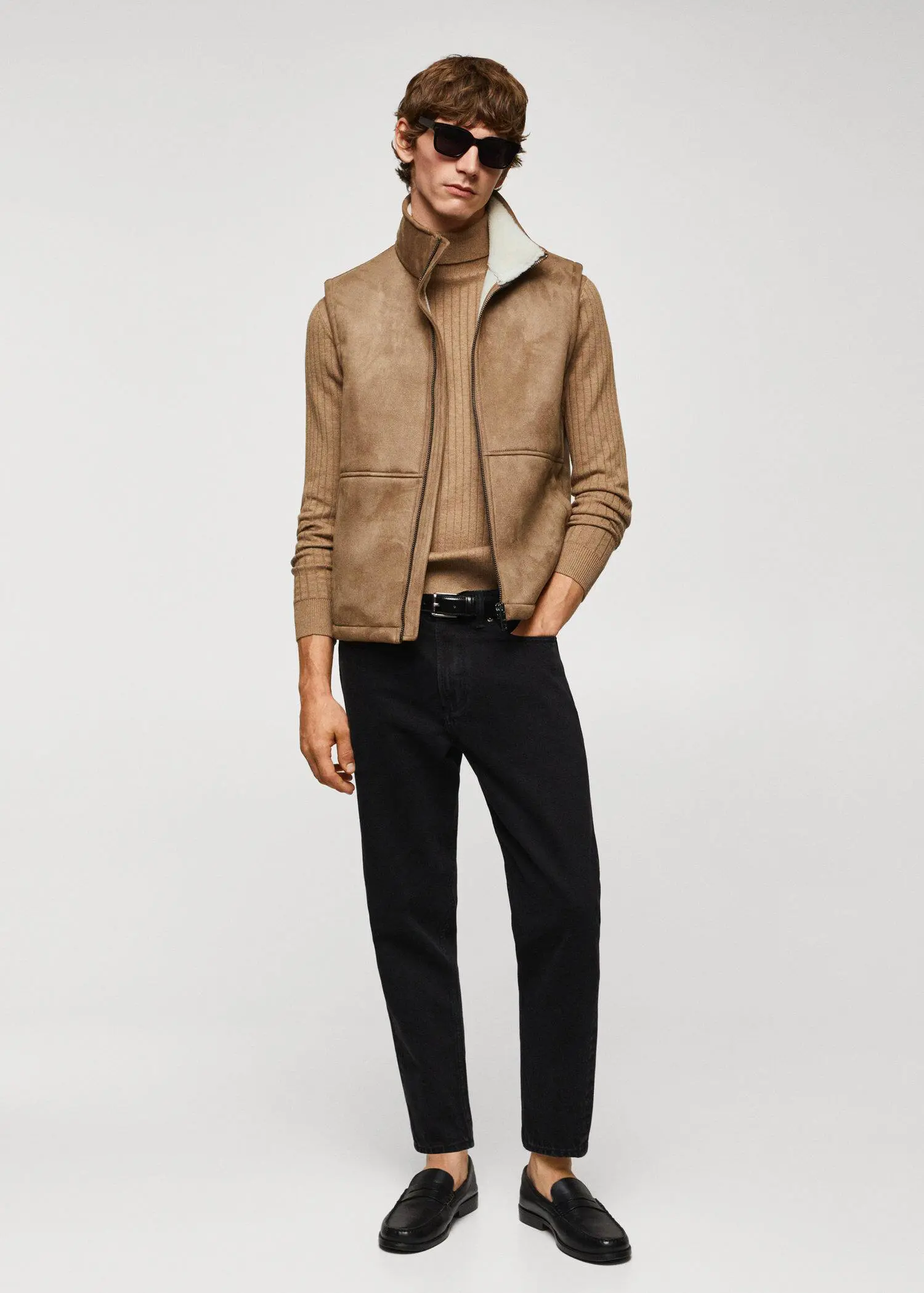 Mango Shearling-lined leather-effect gilet. 2