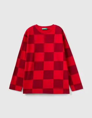 warm checkered t-shirt