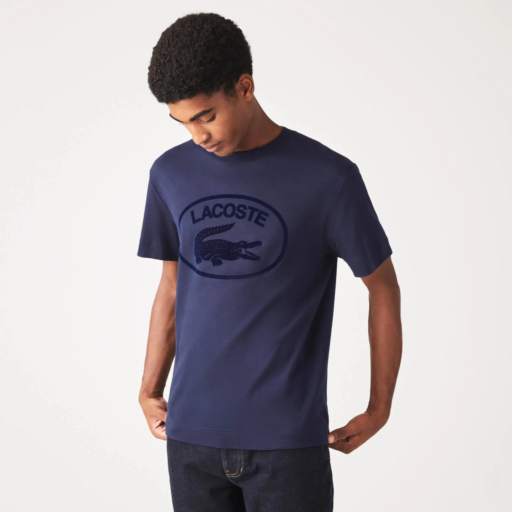 Lacoste Herren T-Shirt aus Baumwolle mit Ton-in-Ton Logo. 1