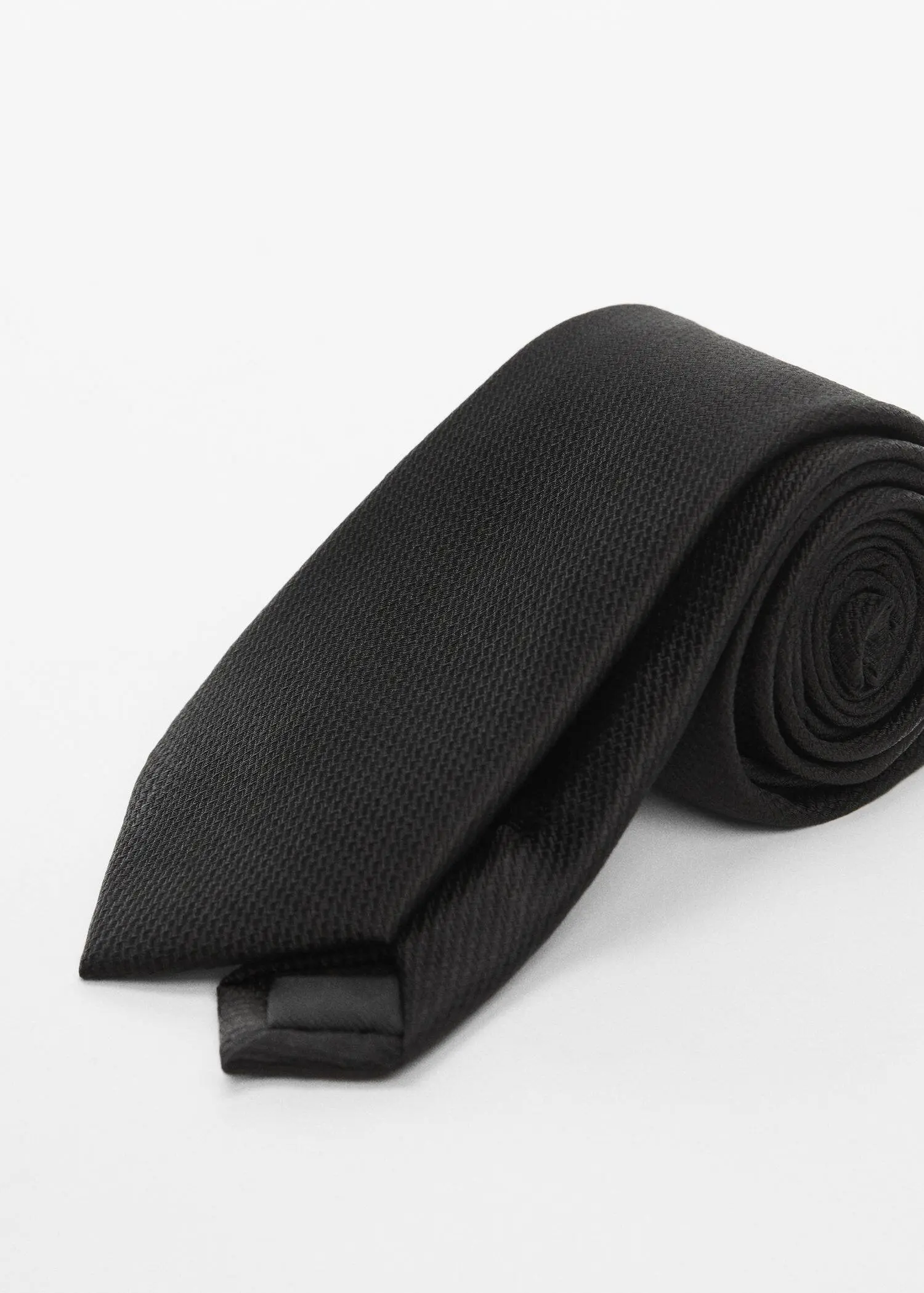 Mango Crease-resistant structured tie. 3