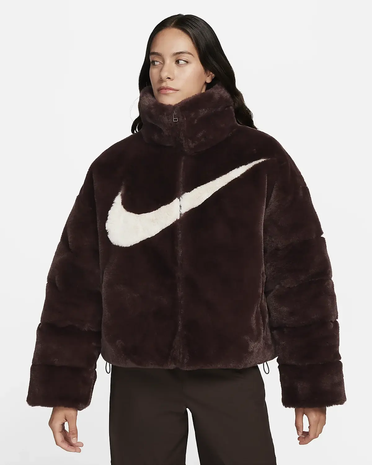 Nike Sportswear Essential. 1