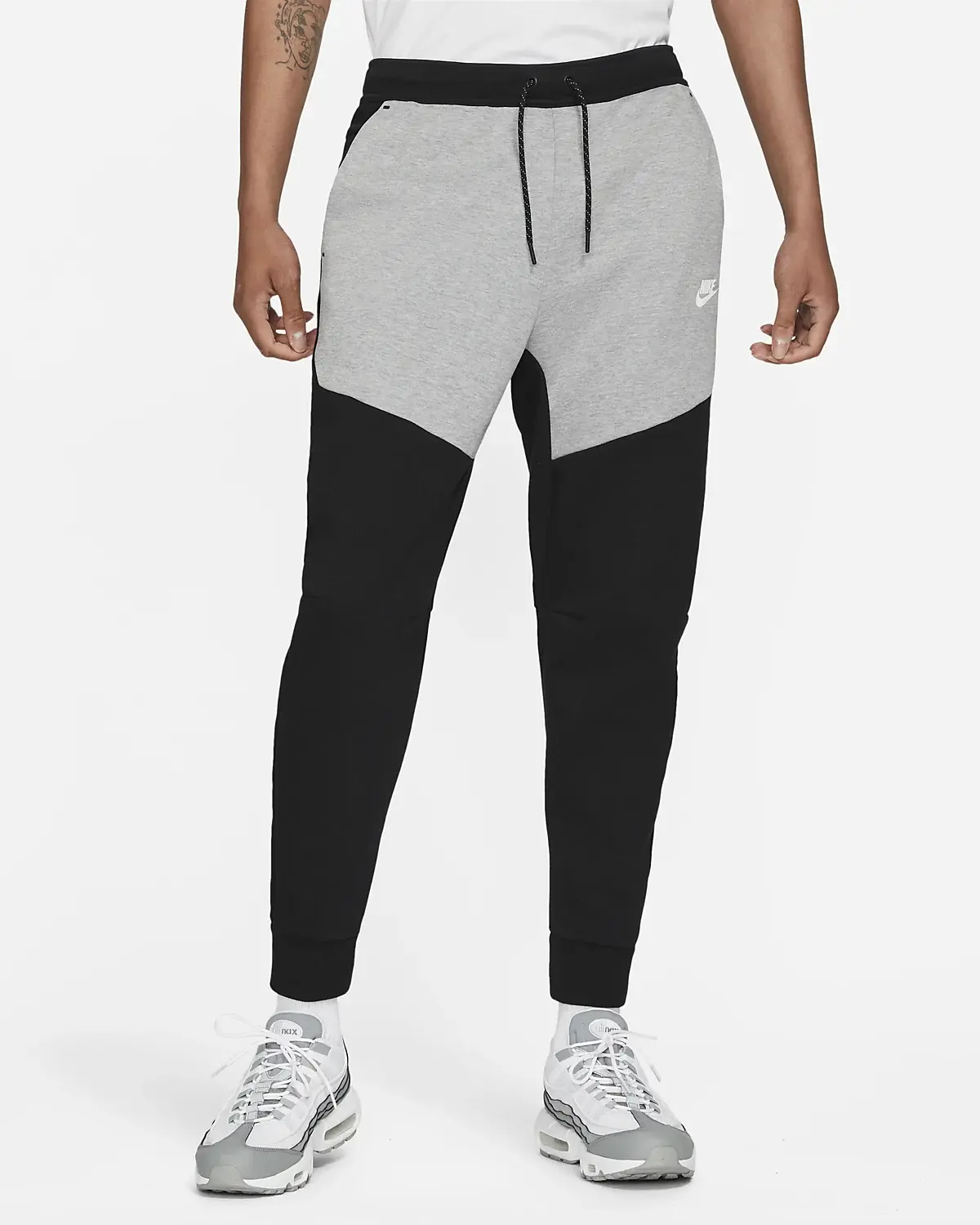 Nike Sportswear Tech Fleece. 1