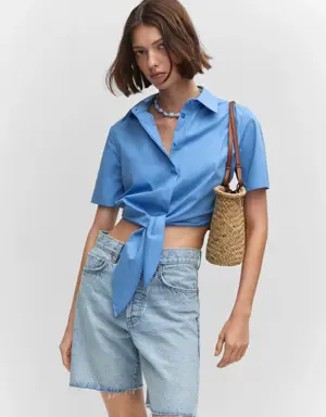 Cropped shirt with knot 