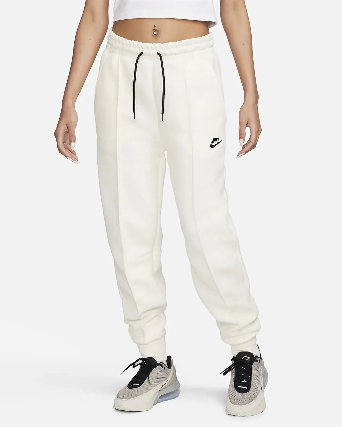 Nike Sportswear Tech Fleece. 1