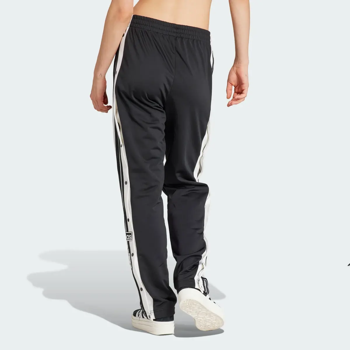 Adidas Pantaloni adibreak. 2