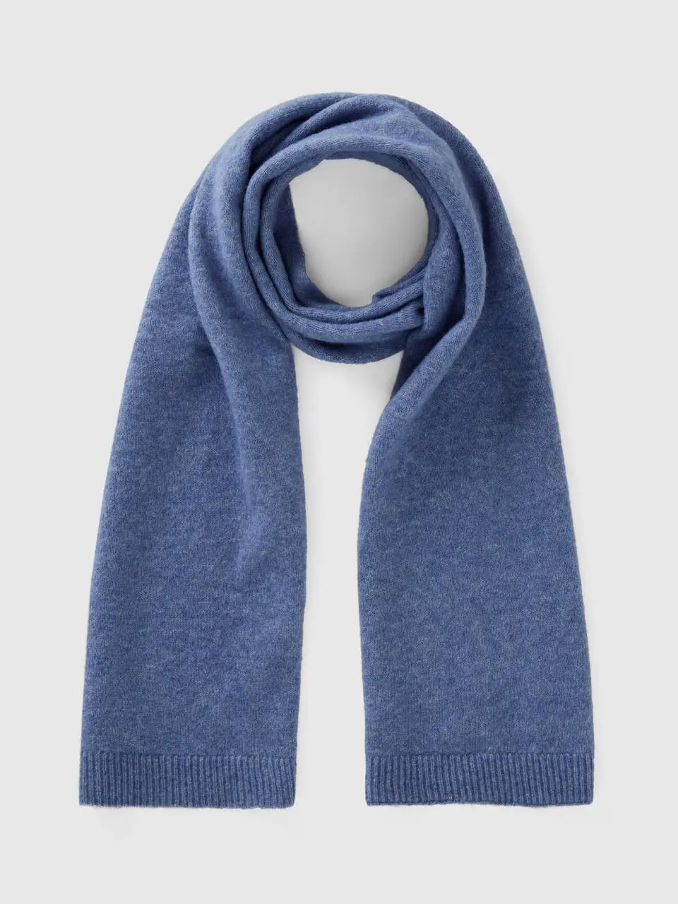 Benetton scarf in recycled yarn. 1