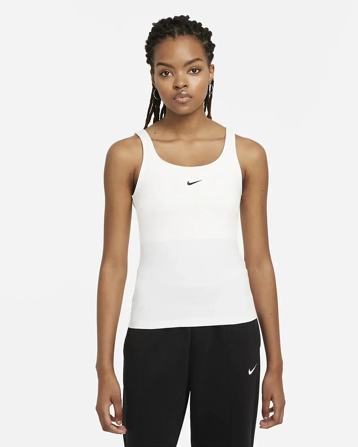 Nike Sportswear Essential. 1