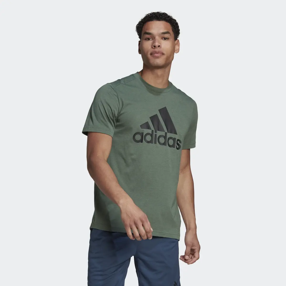 Adidas AEROREADY Designed 2 Move Feelready Sport Logo Tee. 2