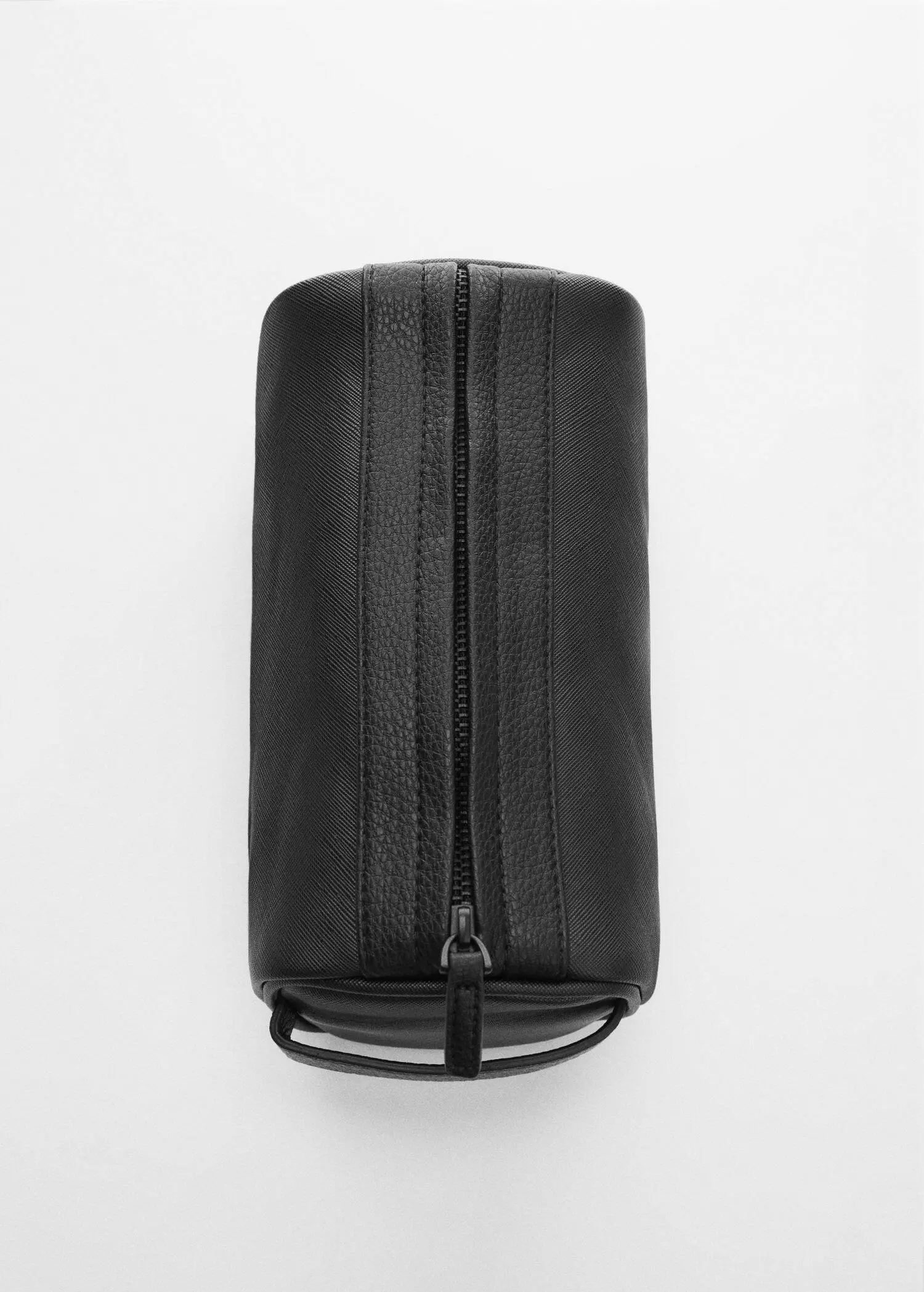 Mango Embossed leather-effect toiletry bag. 3