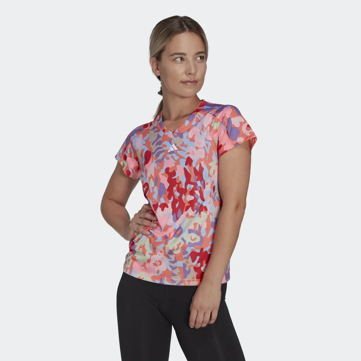 Adidas T-shirt AEROREADY Train Essentials Minimal Branding V-Neck Floral Print. 2