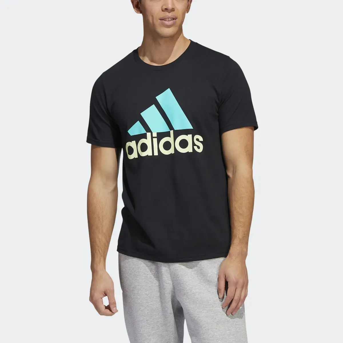 Adidas Playera Badge of Sport Basic. 1