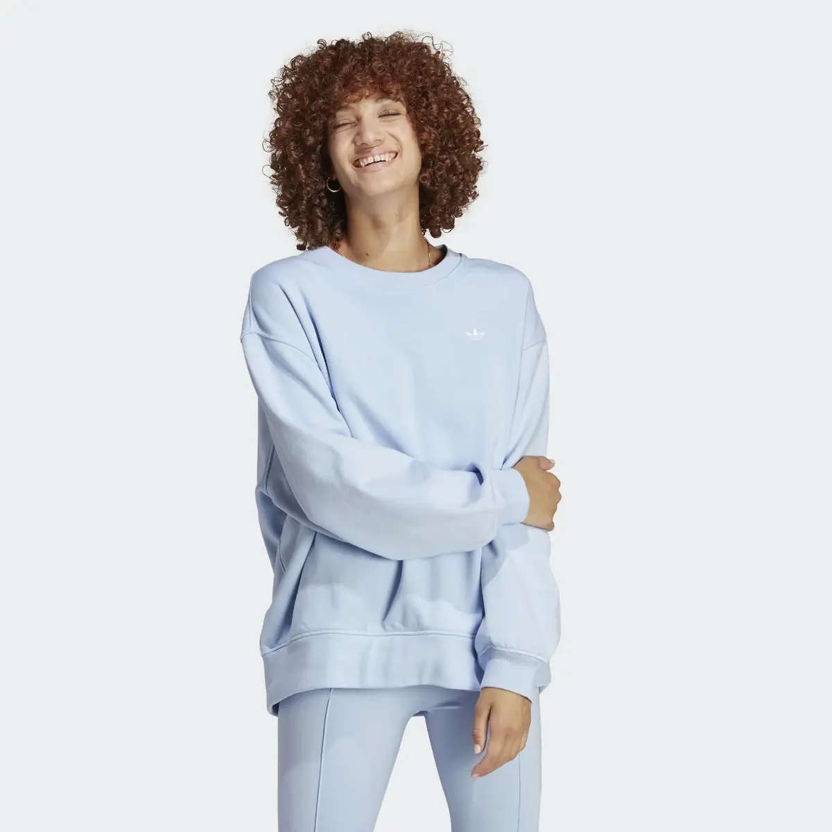 Adidas Sweatshirt Oversize Premium Essentials. 2