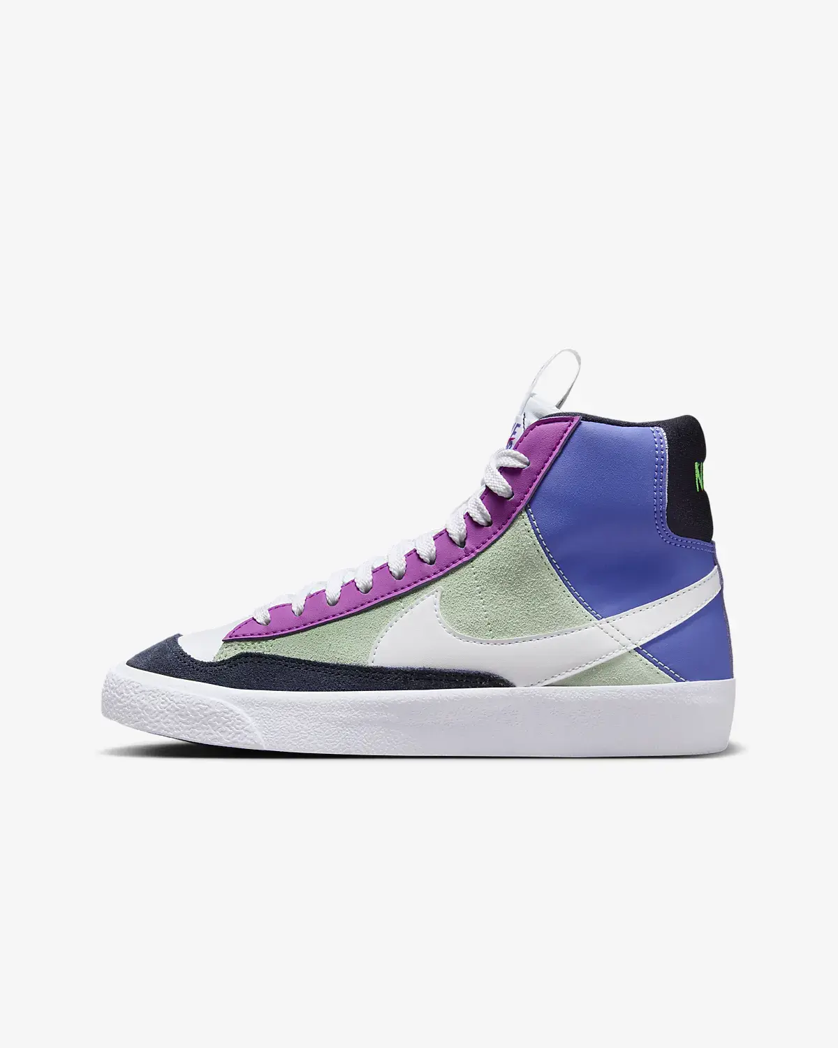 Nike Blazer Mid '77. 1