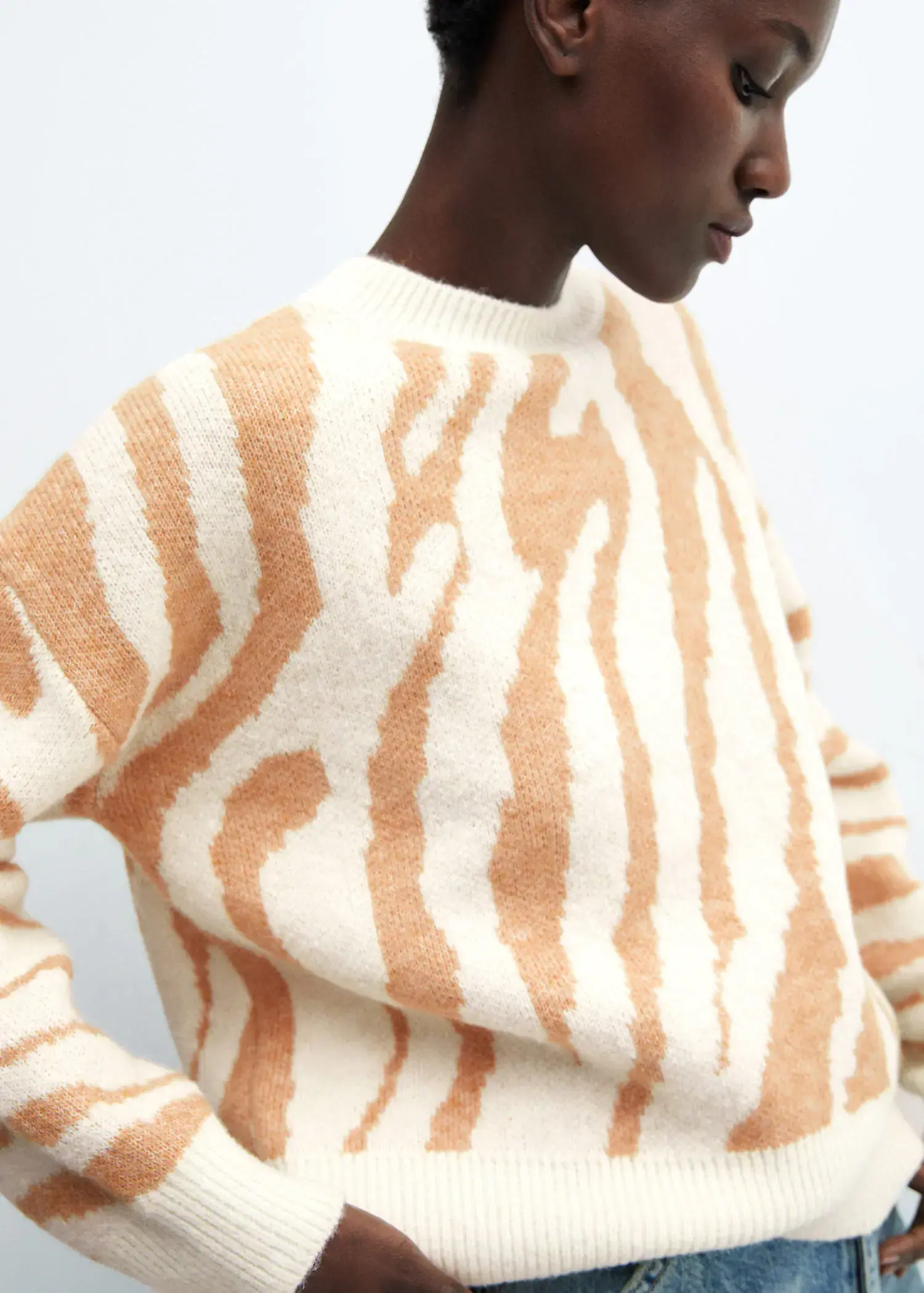 Mango Animal-print knitted sweater. 1