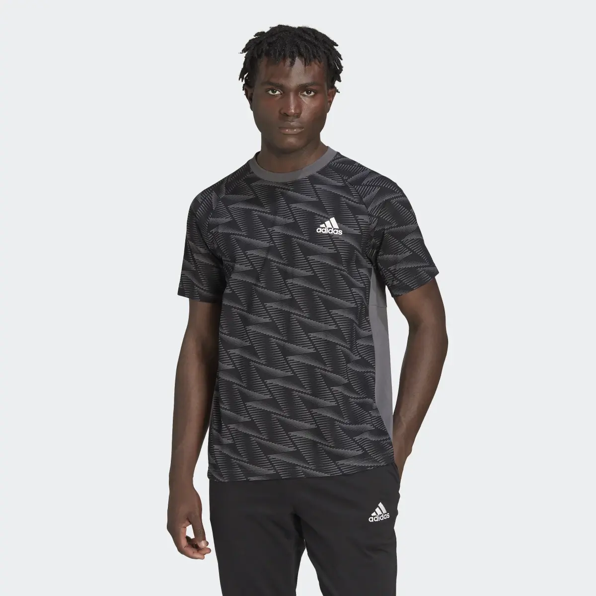 Adidas Camiseta Designed for Gameday Travel. 2