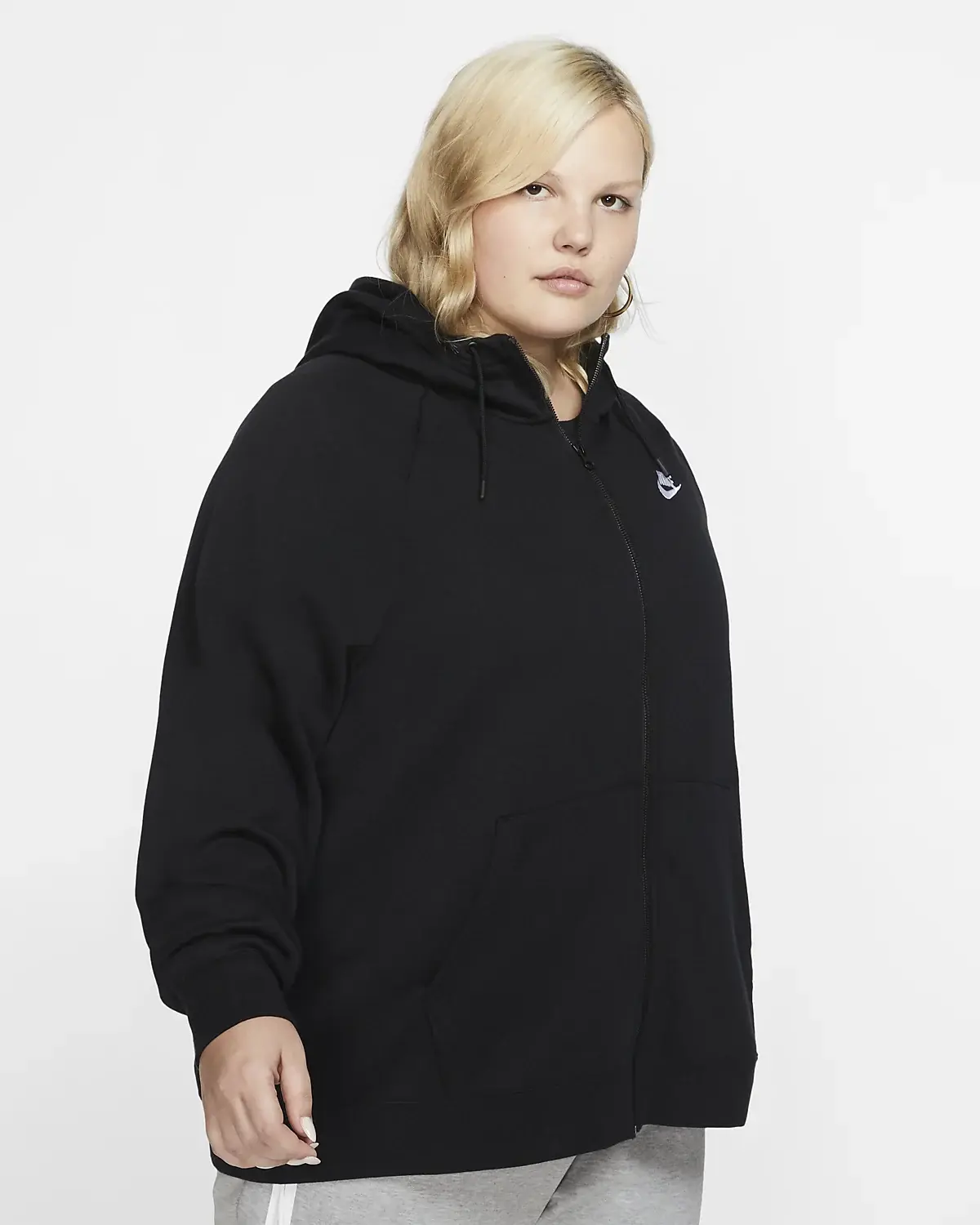 Nike Sportswear Essential (Plus size). 1