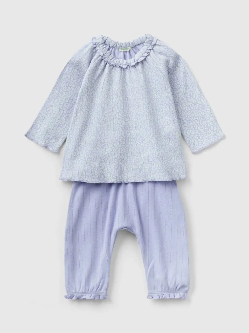 Benetton t-shirt and trousers set. 1