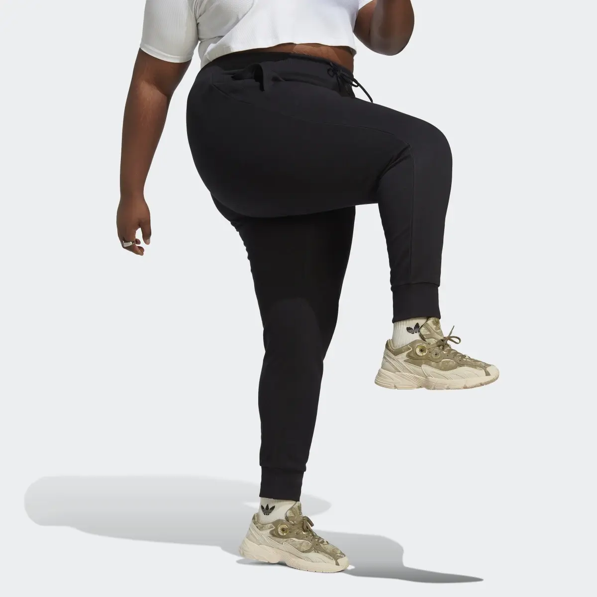Adidas Pantaloni jogger adicolor Essentials Slim (Curvy). 1