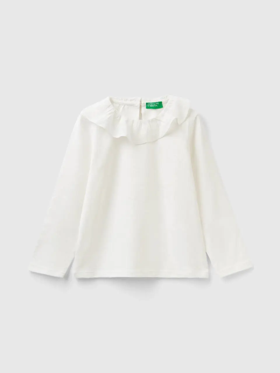 Benetton t-shirt with trimmed collar. 1