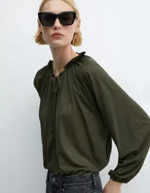 Puffed sleeves blouse