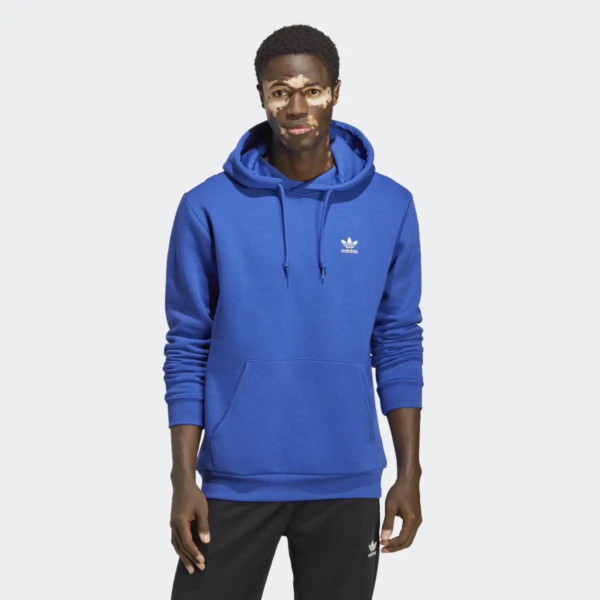 Adidas Trefoil Essentials Hoodie. 2