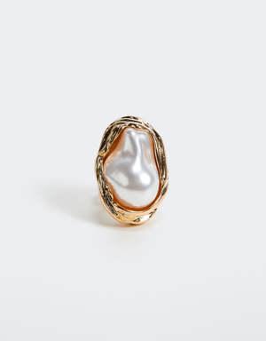 Large pearl ring