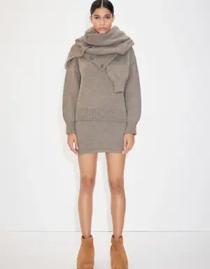 Short wool skirt