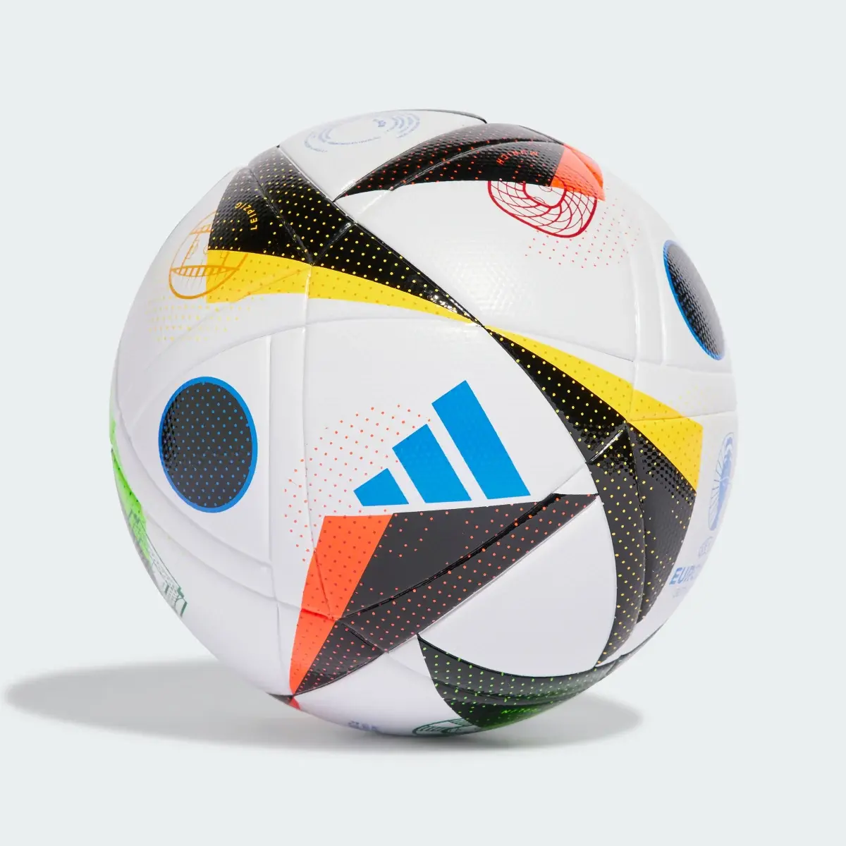 Adidas Fussballliebe League Ball. 2