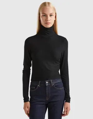 t-shirt with high neck