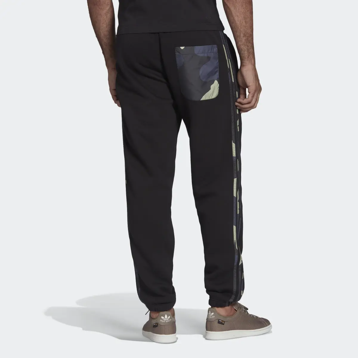 Adidas Graphics Camo Sweat Pants. 3