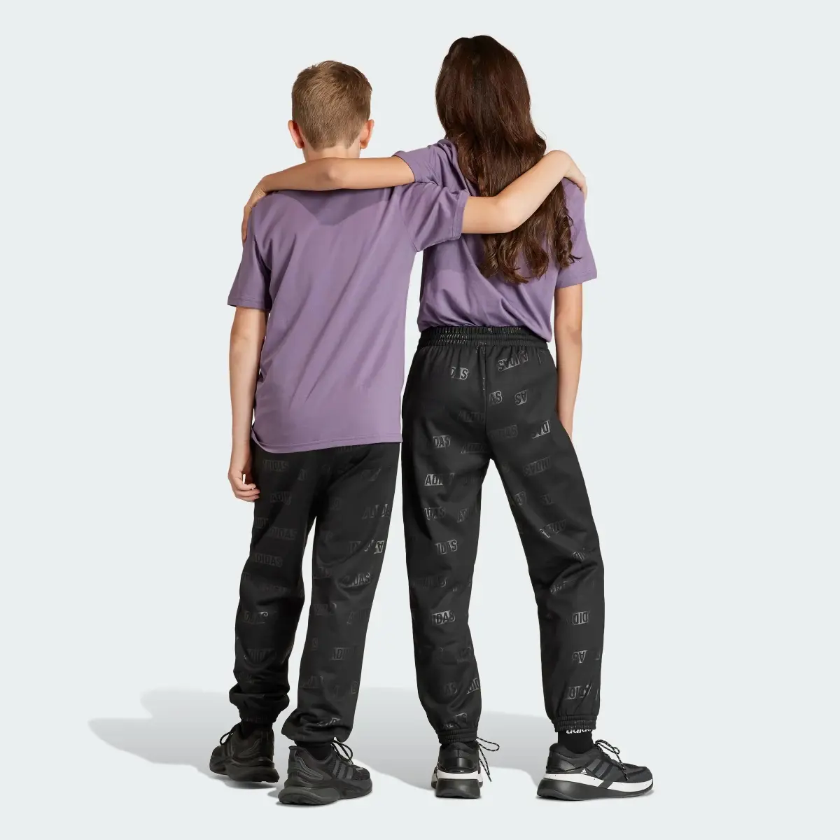 Adidas Pantalon Brand Love Debossed Enfants. 2