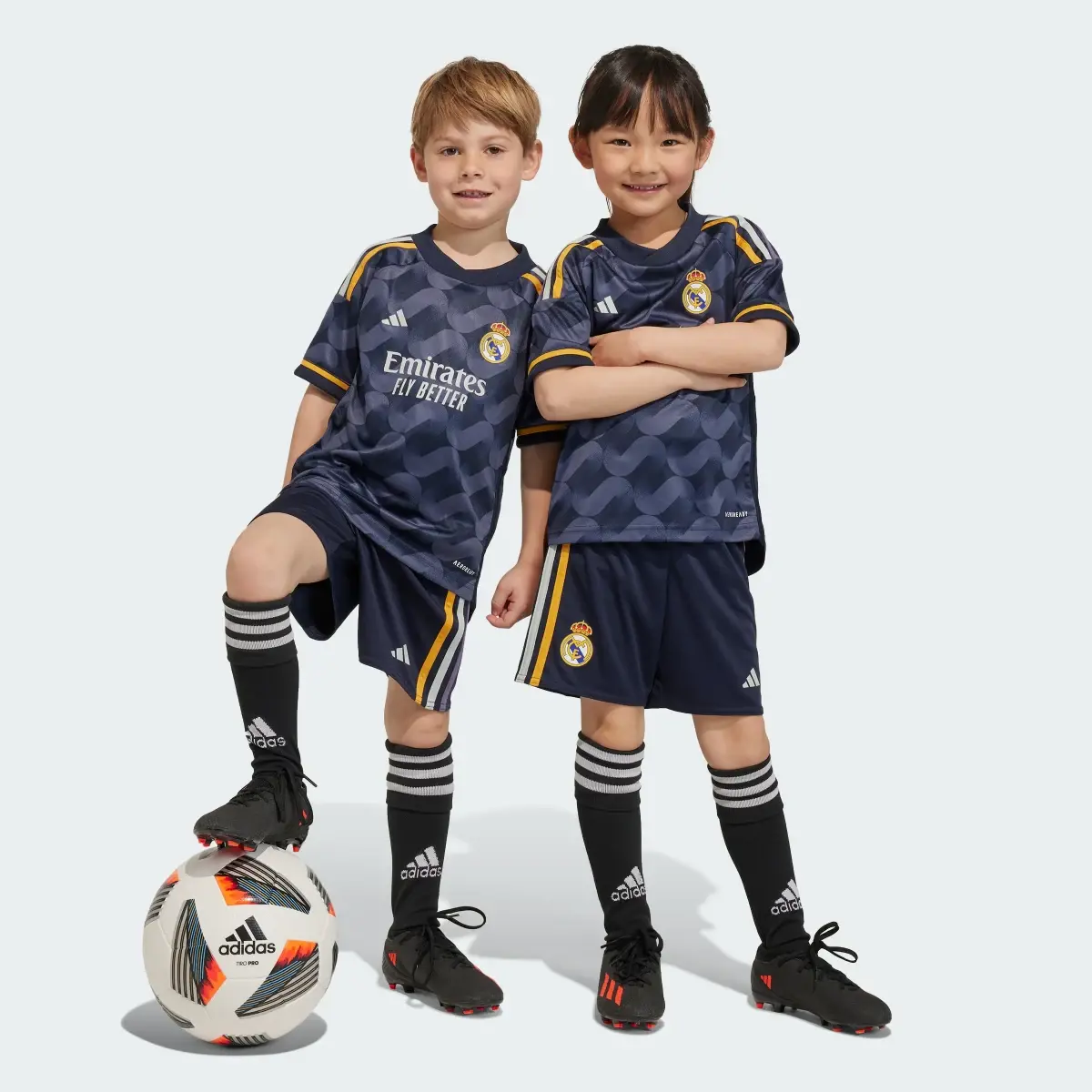 Adidas Real Madrid 23/24 Away Mini Kit. 1 Adidas Real Madrid 23/24 Away Mini Kit. 1