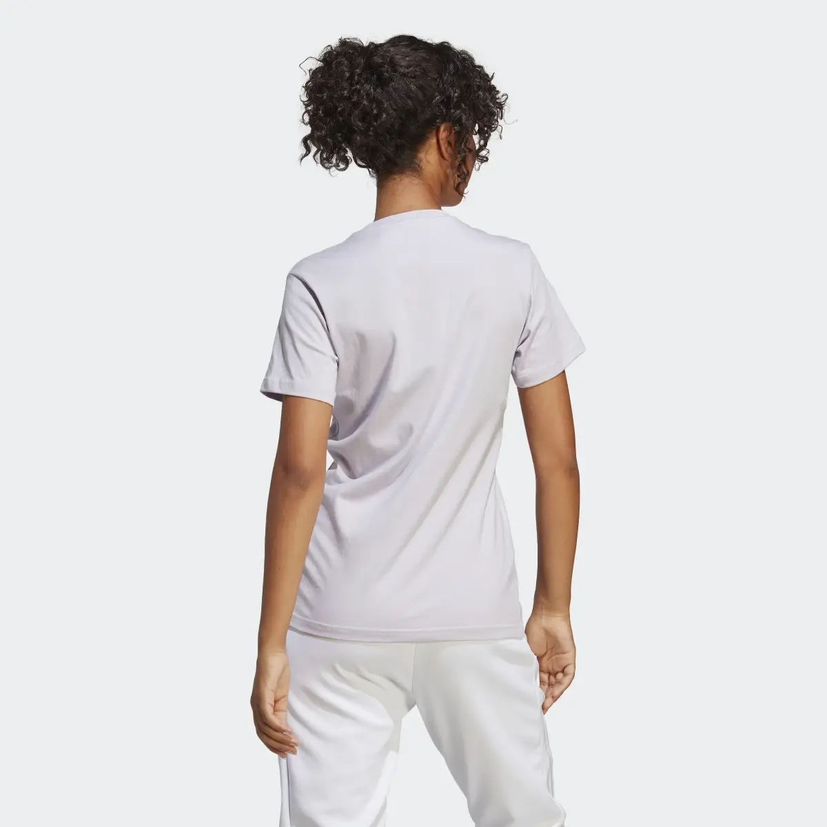 Adidas LOUNGEWEAR Essentials Logo Tişört. 3