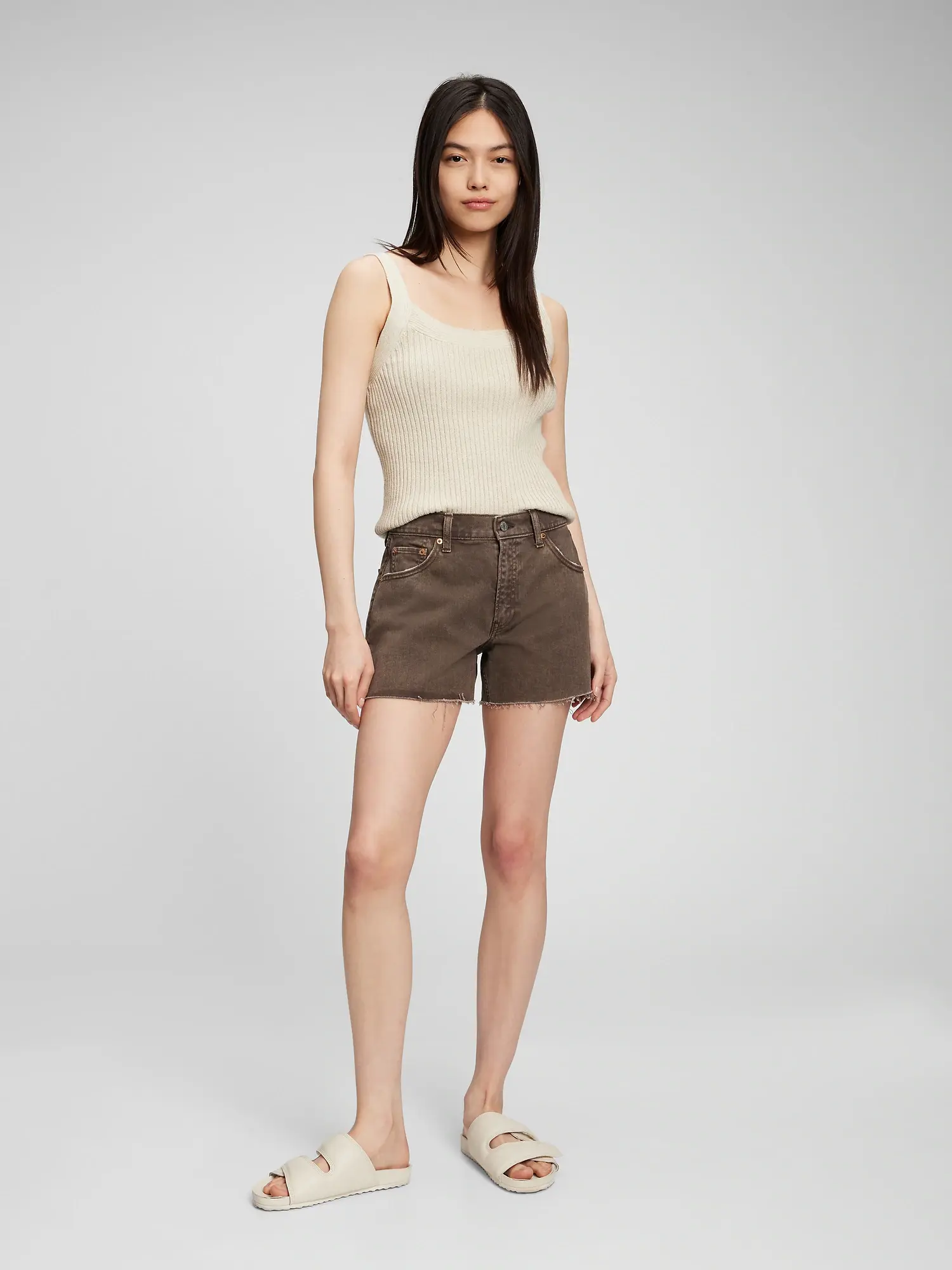 Gap Low Stride Shorts brown. 1