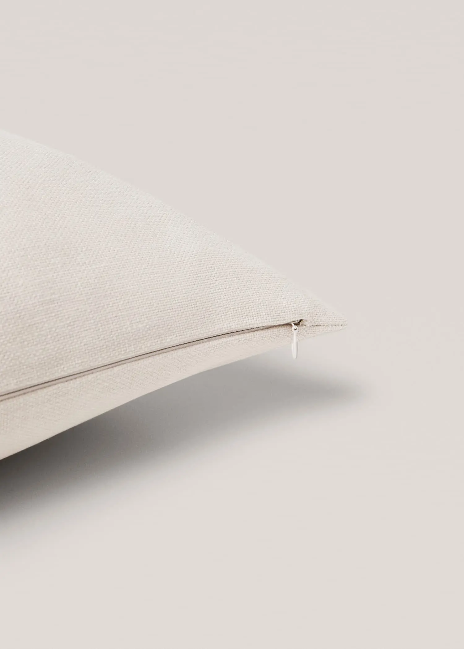 Mango Textured cotton cushion cover 70x90cm. 3